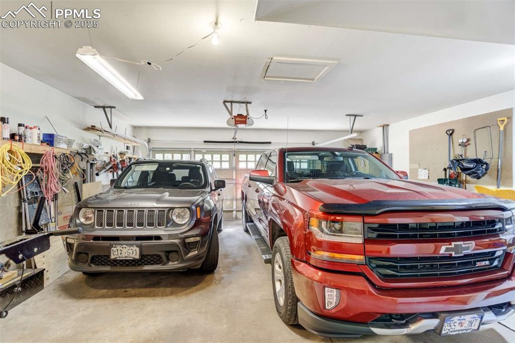 Image 38 of 50: Garage