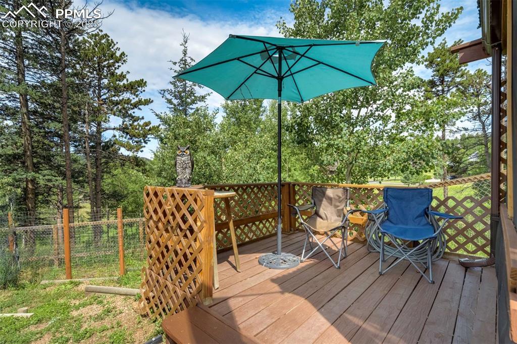 Image 43 of 50: Deck