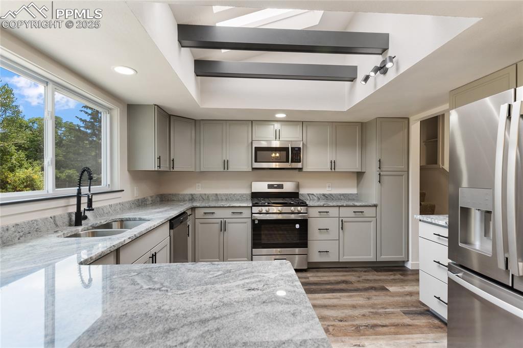 Image 11 of 36: Kitchen