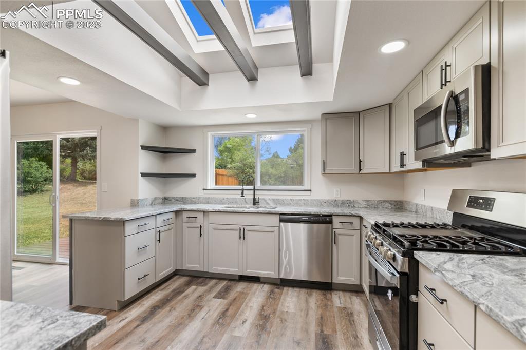 Image 12 of 36: Kitchen