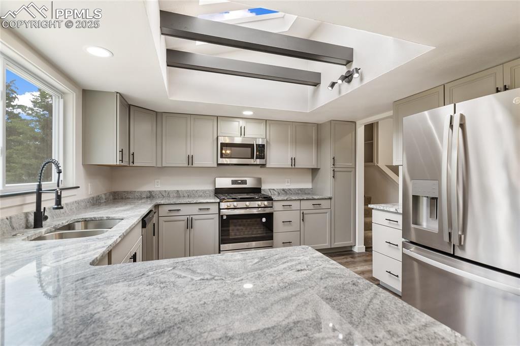 Image 13 of 36: Kitchen