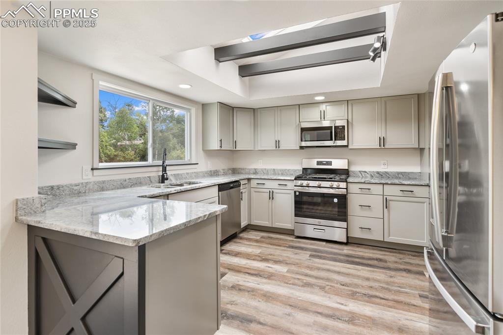 Image 14 of 36: Kitchen