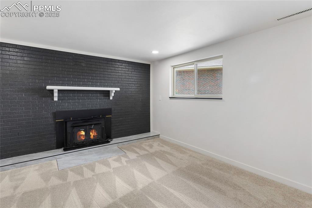 Image 18 of 36: Living Room