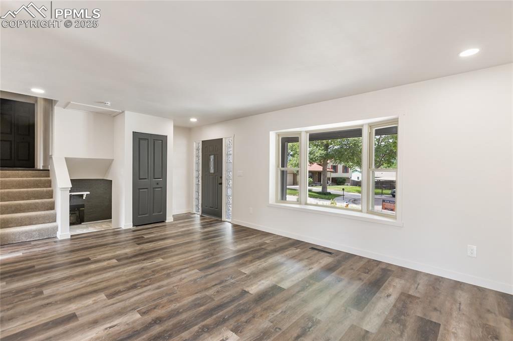 Image 7 of 36: Living Room