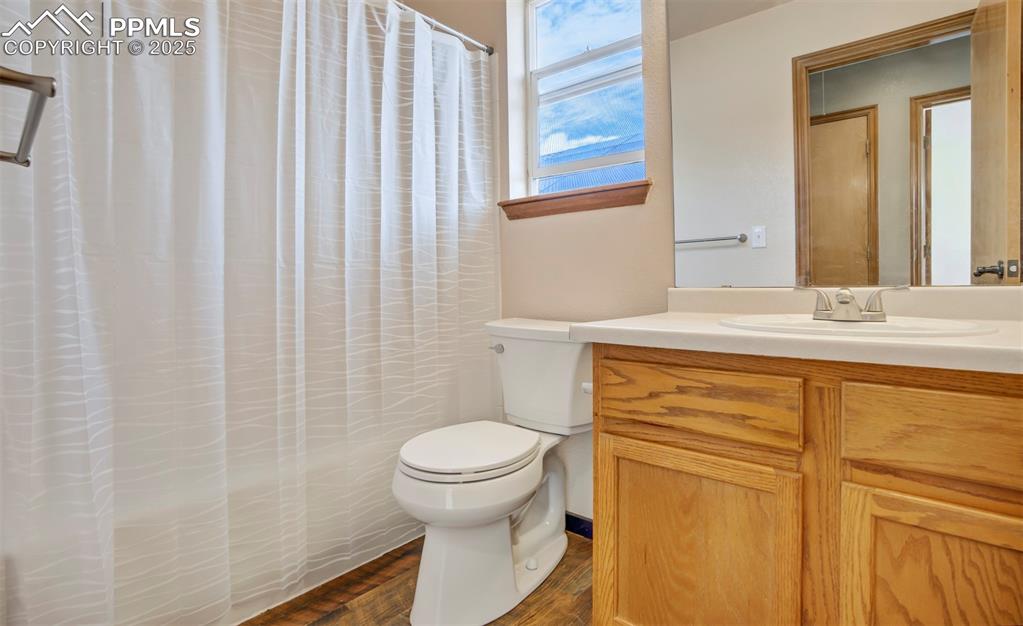 Image 21 of 28: Bathroom