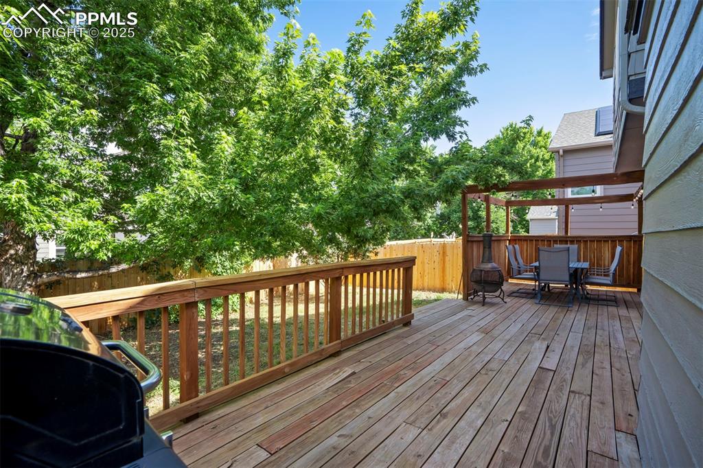 Image 26 of 28: Deck