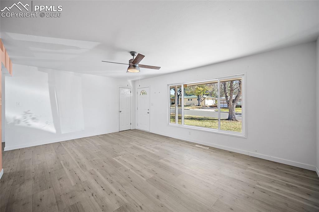 Image 11 of 33: Living Room