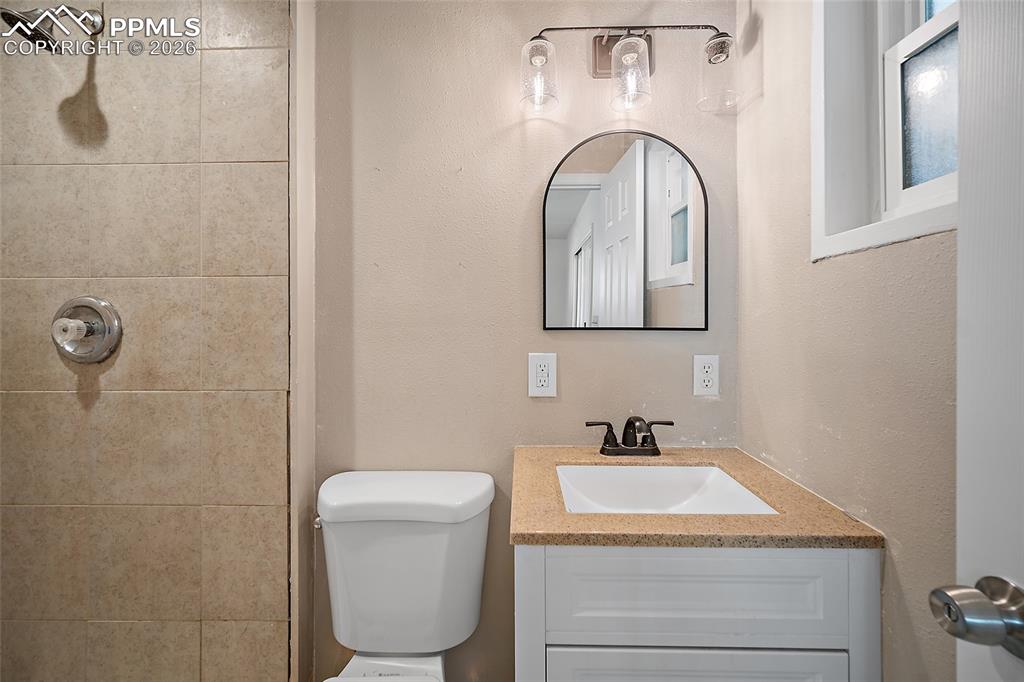 Image 26 of 33: Master Bathroom