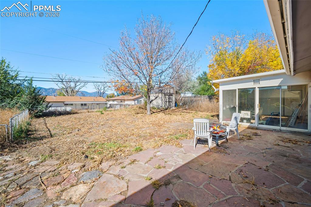 Image 30 of 33: Yard