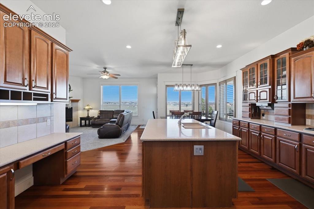 Image 8 of 50: Kitchen