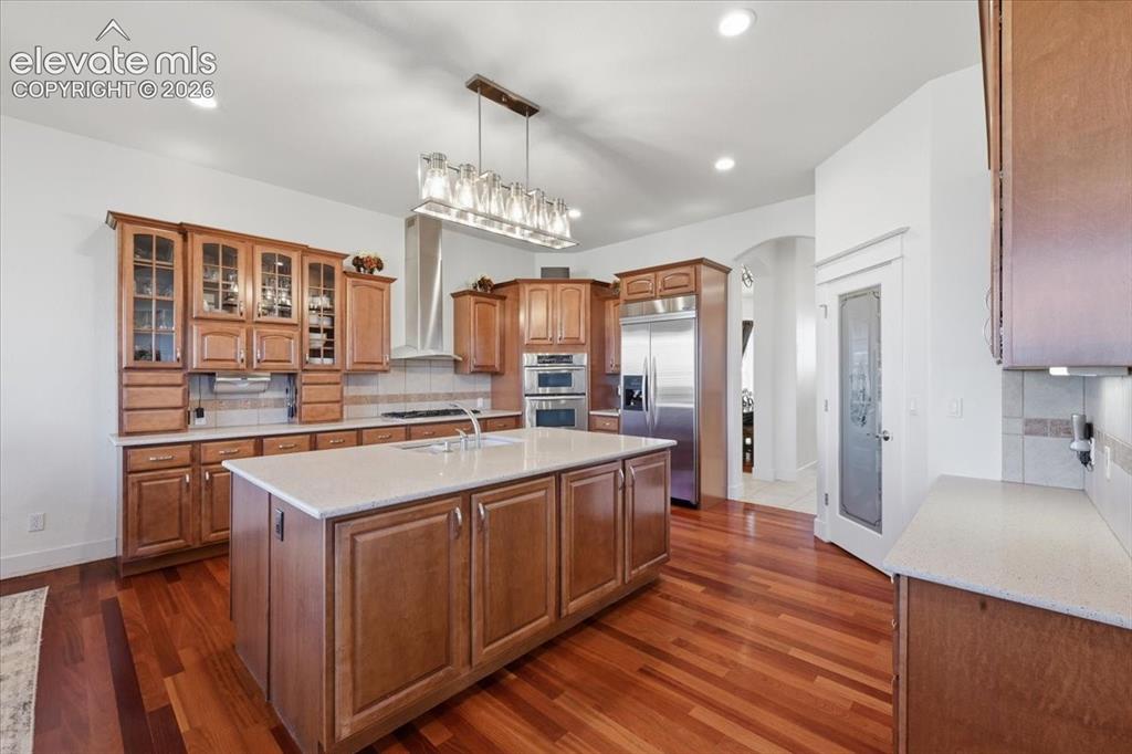 Image 9 of 50: Kitchen