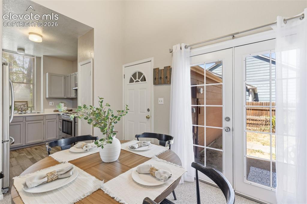 Image 8 of 31: Dining Area
