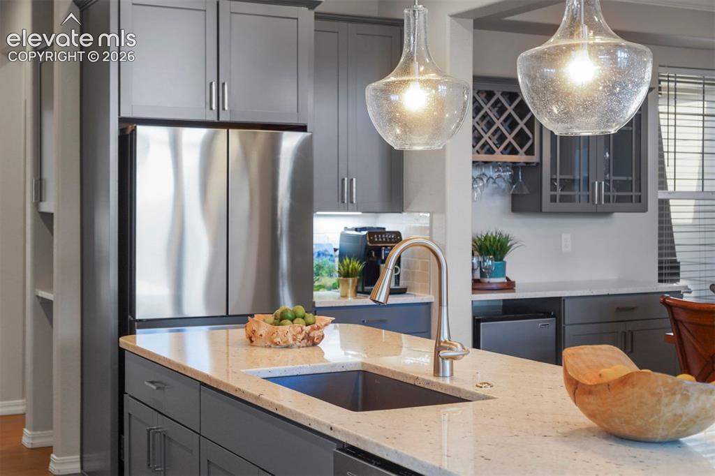 Image 15 of 43: Kitchen