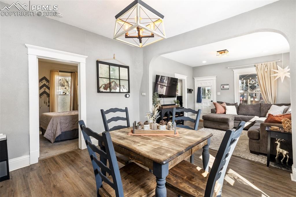 Image 11 of 38: Dining Area