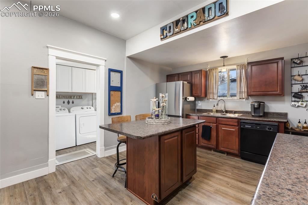 Image 14 of 38: Kitchen