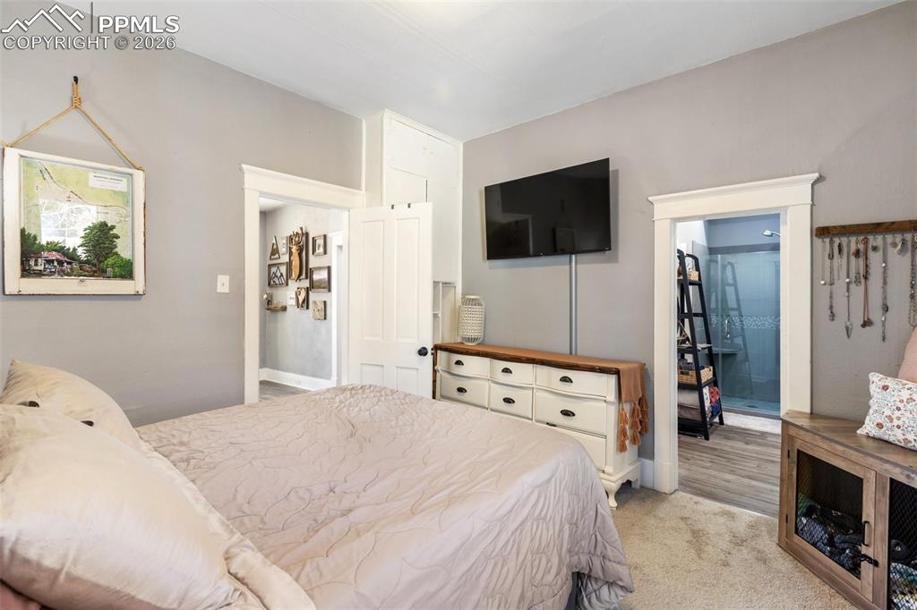 Image 18 of 38: Bedroom