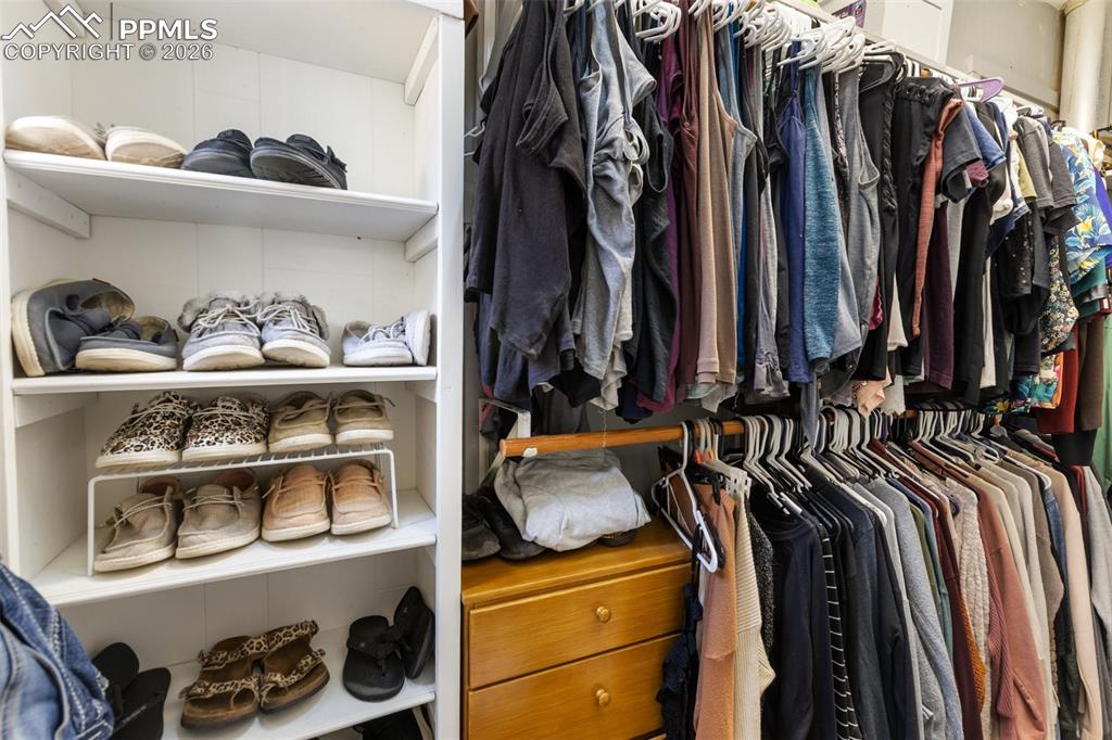 Image 21 of 38: Closet