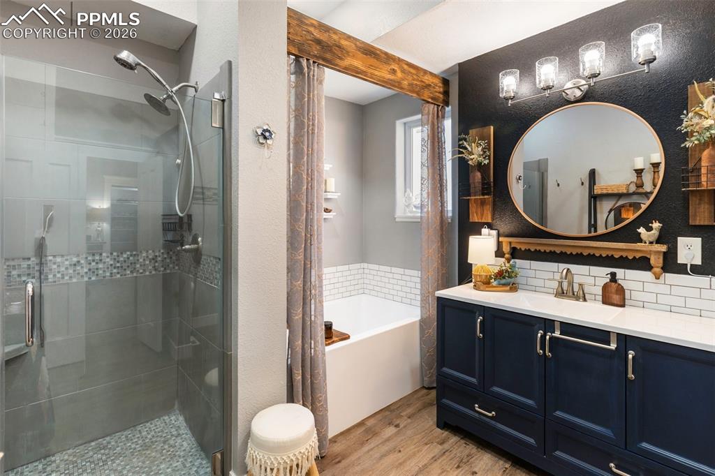 Image 22 of 38: Bathroom