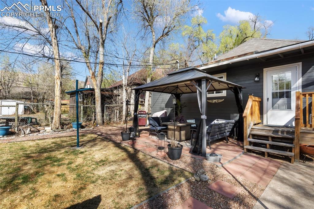 Image 27 of 38: Patio