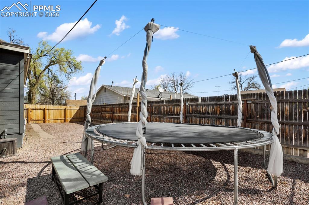 Image 32 of 38: Yard