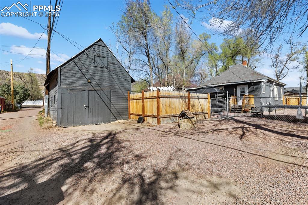 Image 36 of 38: Parking