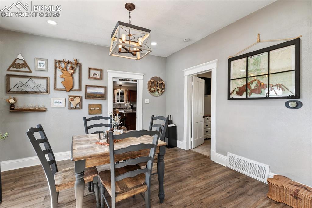 Image 9 of 38: Dining Area