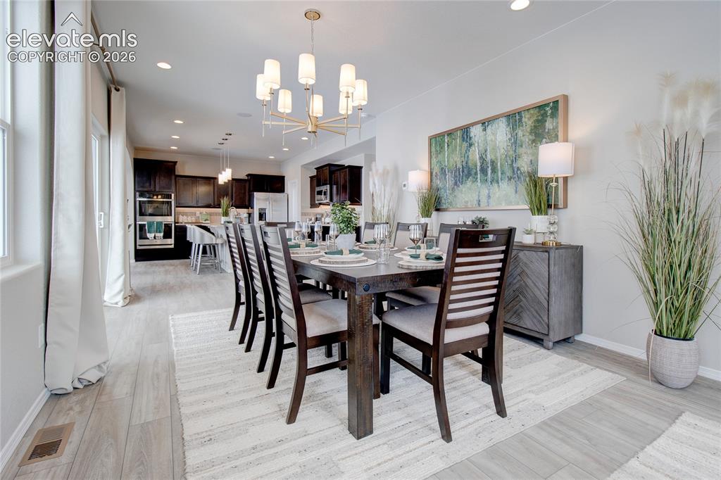 Image 17 of 46: Dining Area