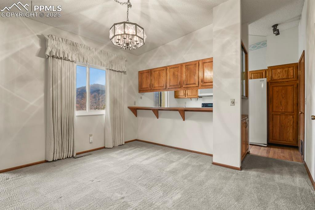 Image 10 of 35: Dining Area