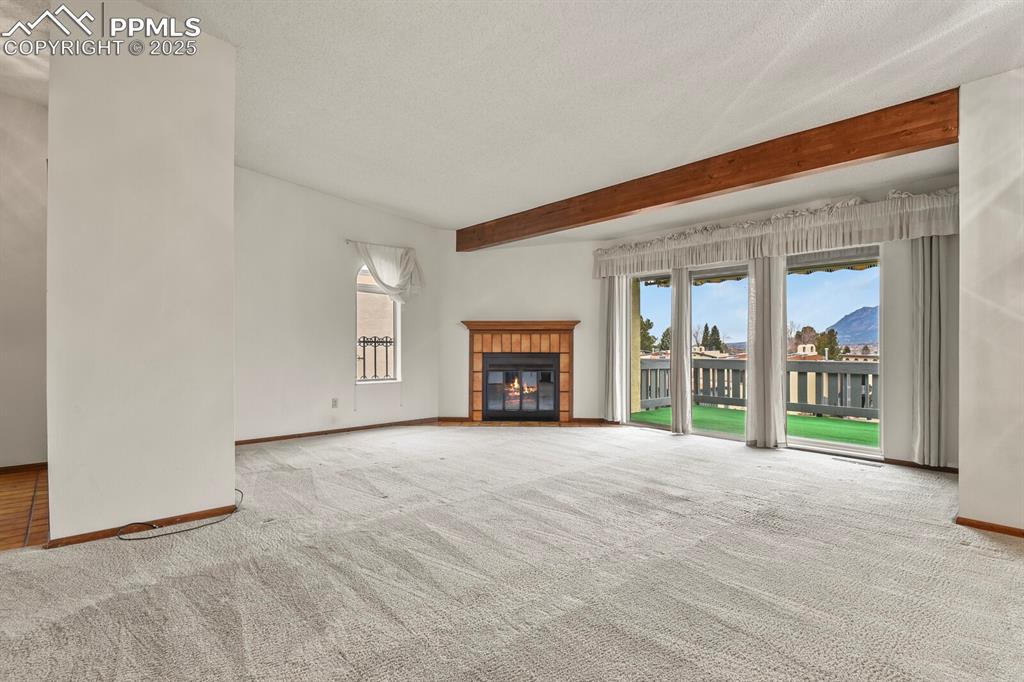 Image 3 of 35: Living Room