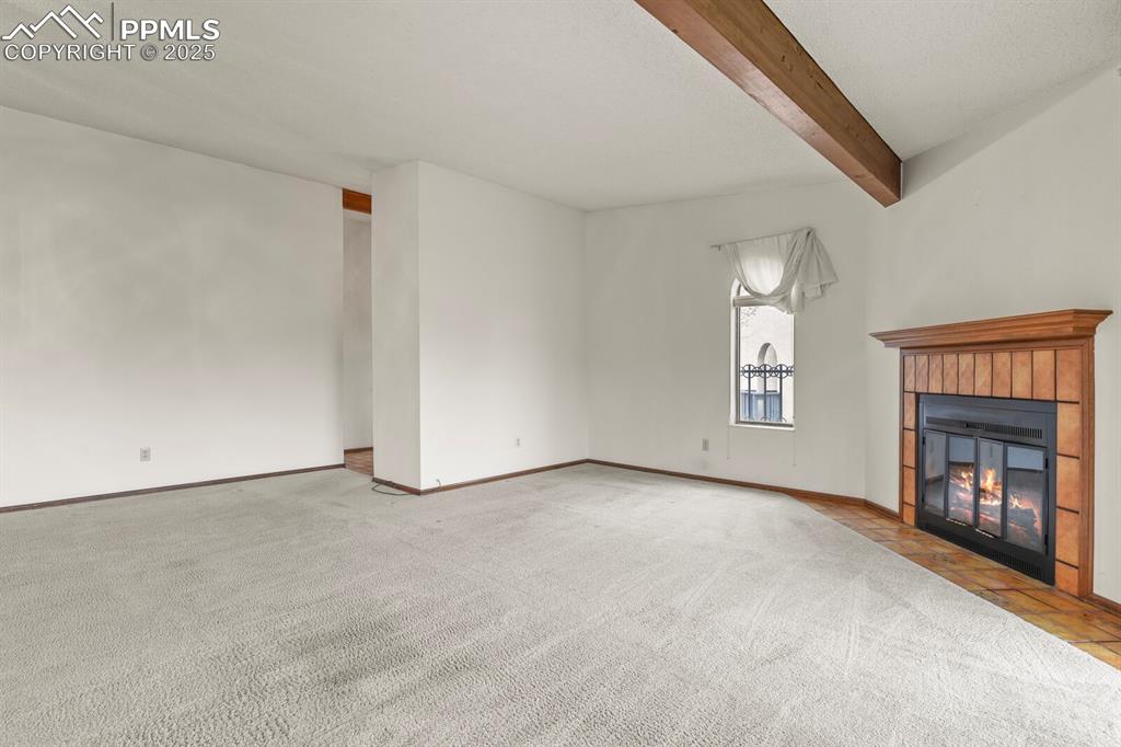 Image 4 of 35: Living Room