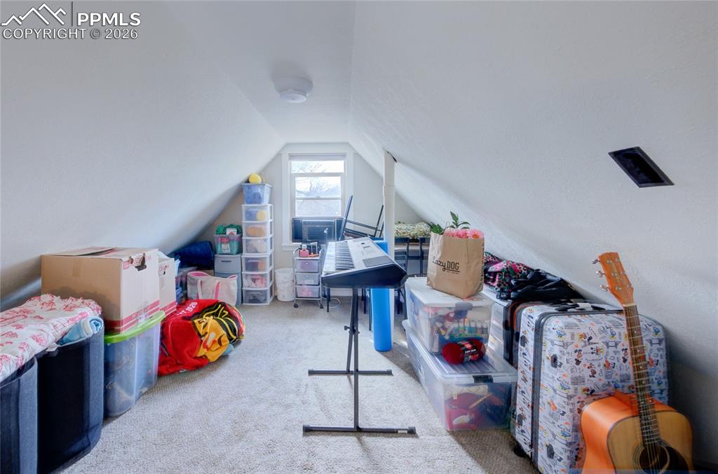 Image 20 of 33: Large loft 13x12 **NOT INCLUDED IN SF