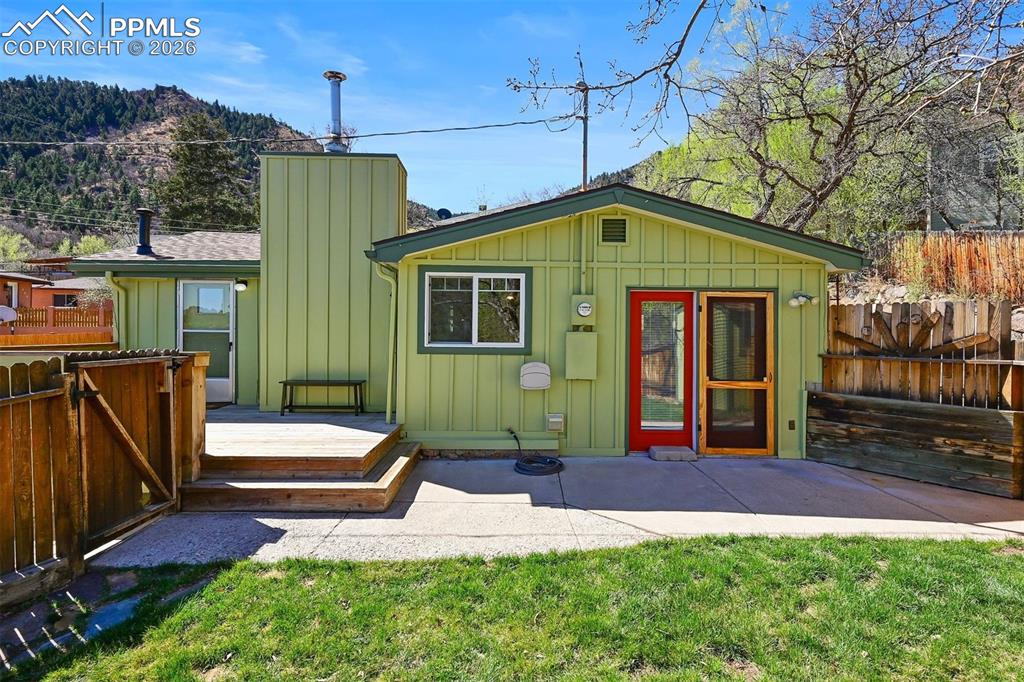 Image 10 of 45: Back of Structure