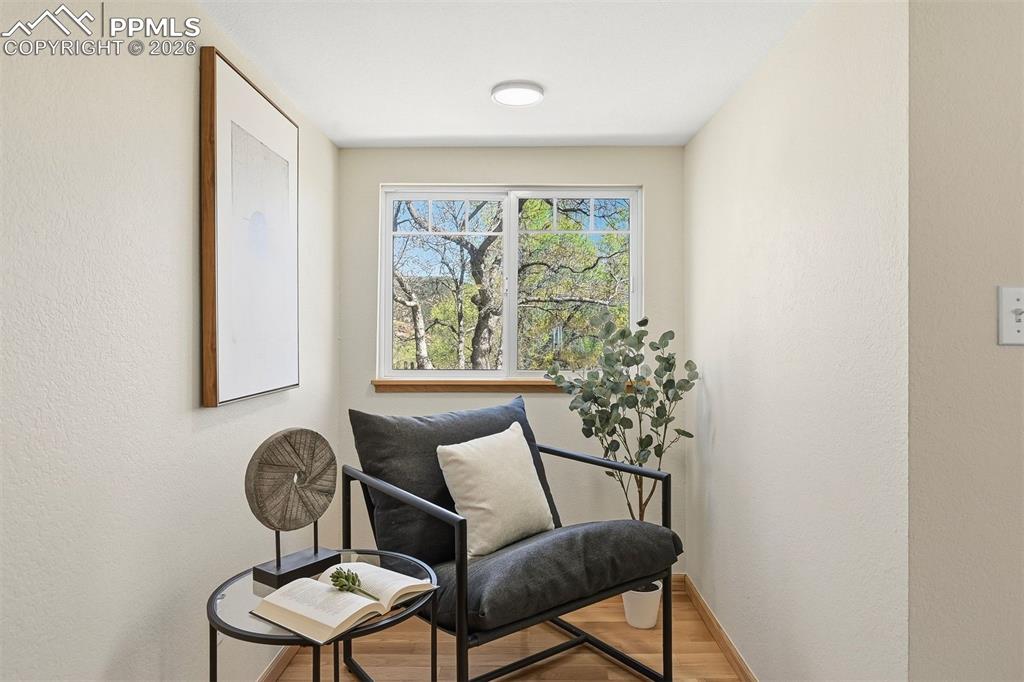 Image 14 of 45: Sitting Room