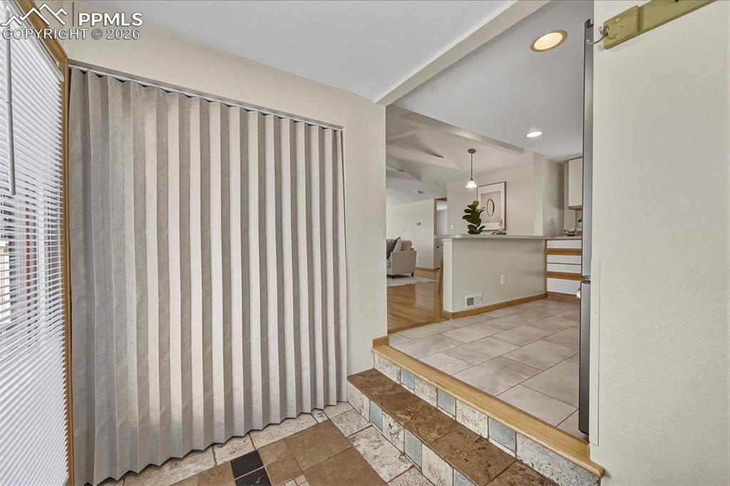 Image 19 of 45: Entry