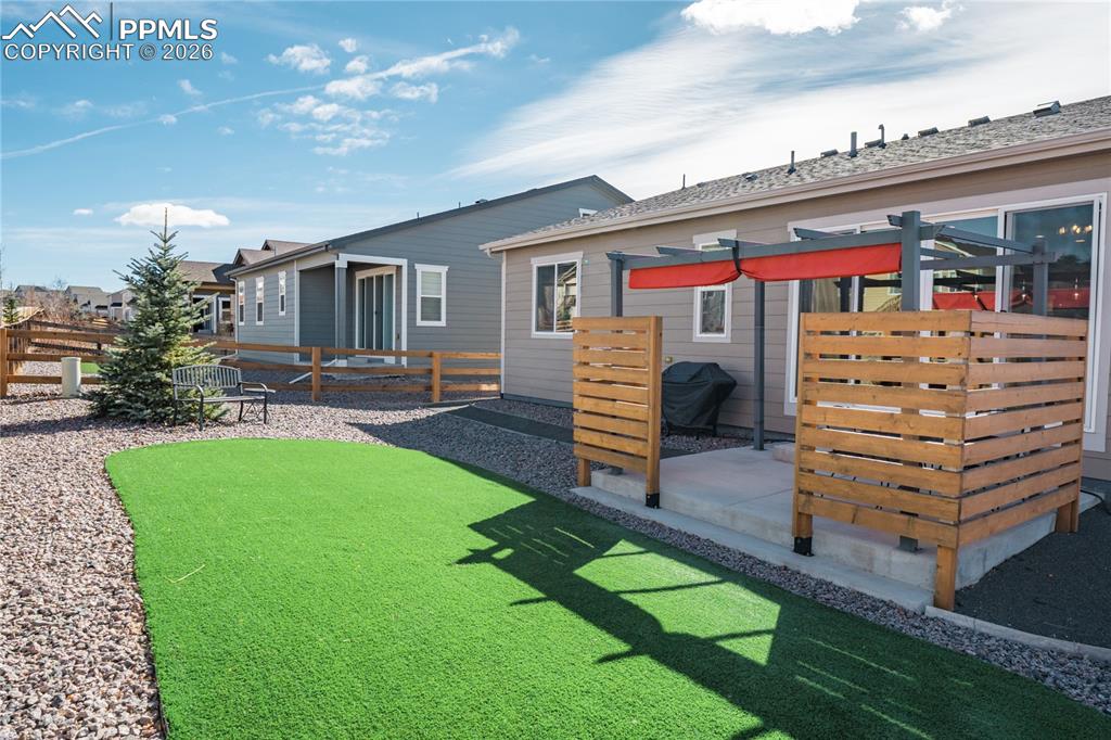 Image 18 of 28: Back of Structure