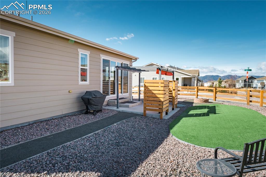 Image 19 of 28: Yard