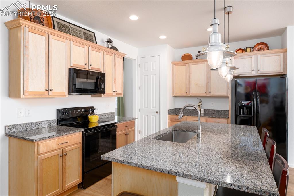 Image 2 of 28: Kitchen