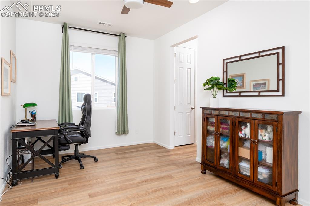 Image 7 of 28: Office