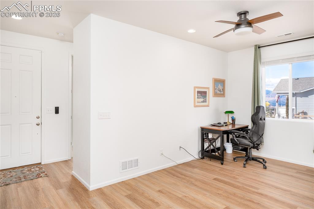 Image 8 of 28: Office