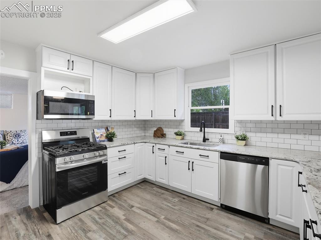 Image 3 of 17: Kitchen
