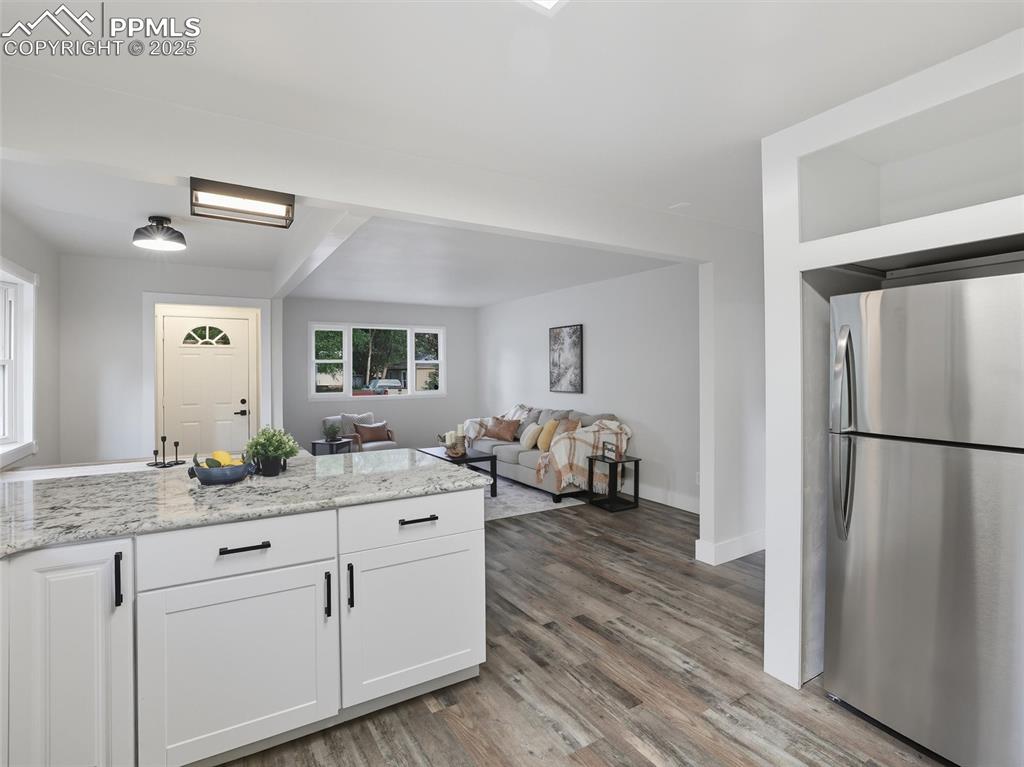 Image 5 of 17: Kitchen
