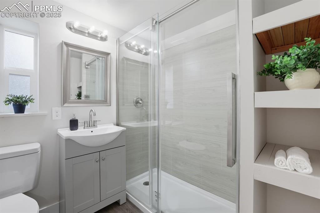 Image 9 of 17: Bathroom