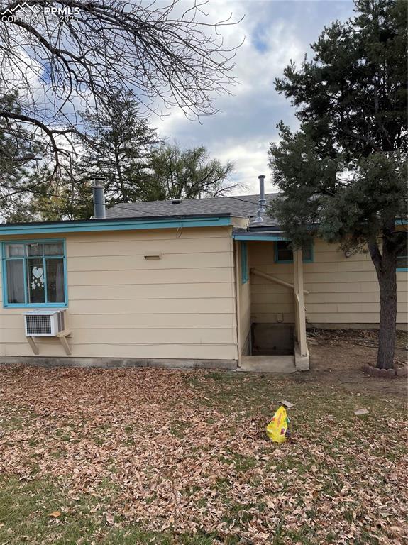 Image 17 of 19: Back of Structure