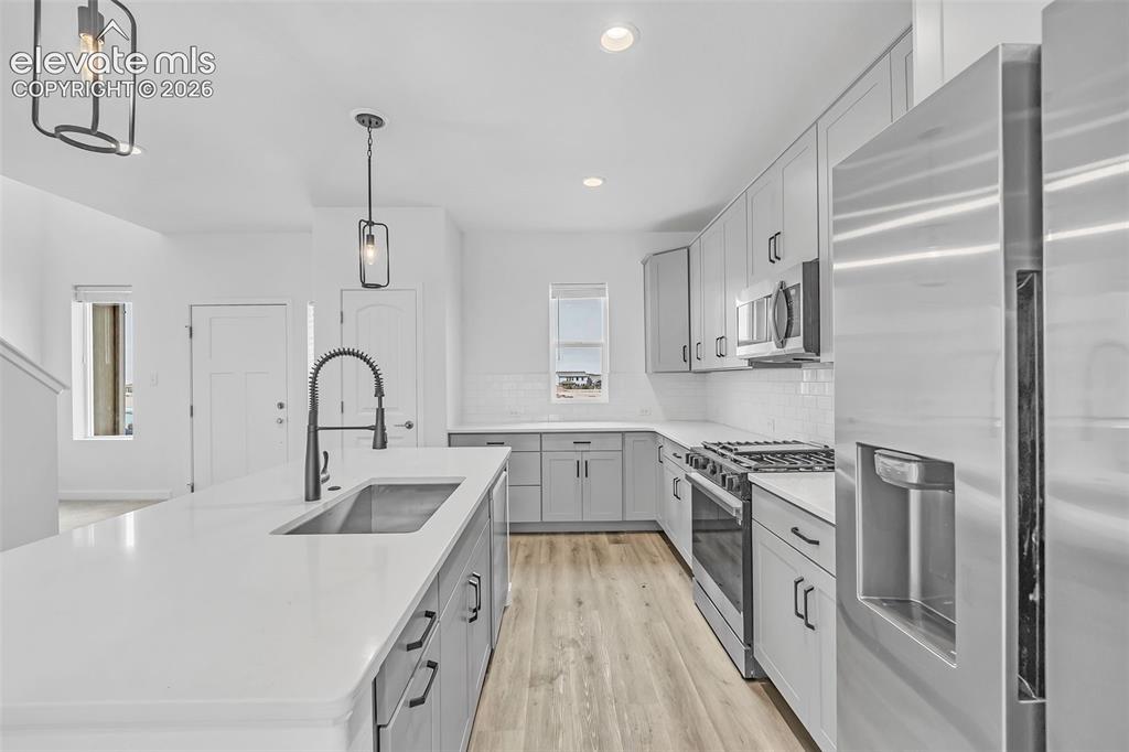 Image 16 of 50: Kitchen