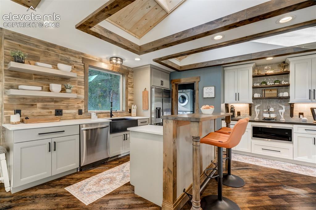 Image 12 of 49: Kitchen