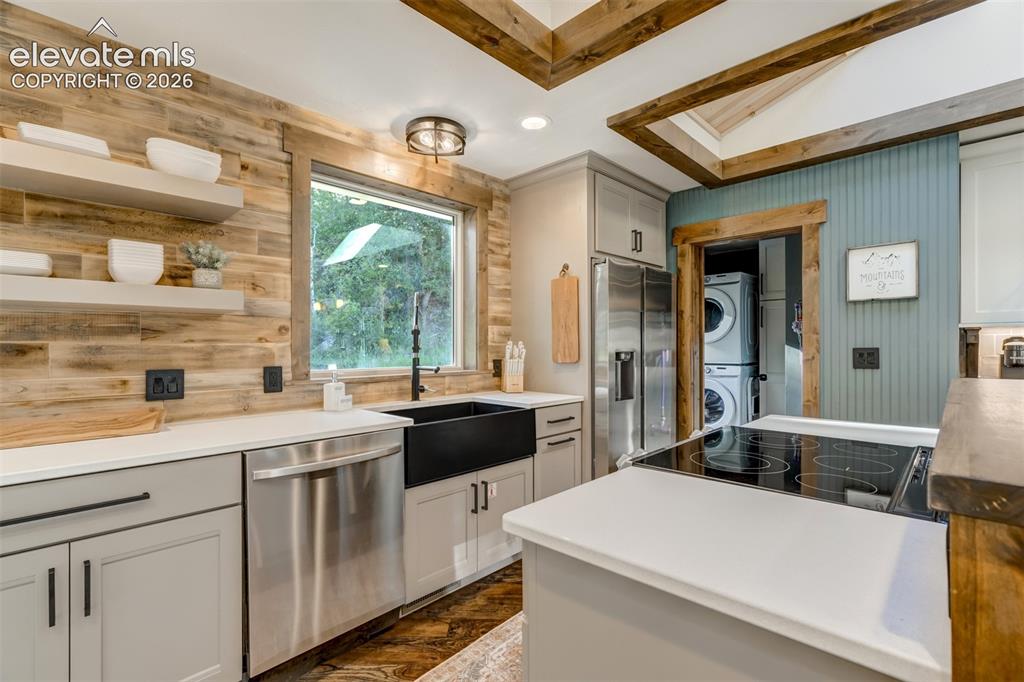 Image 13 of 49: Kitchen