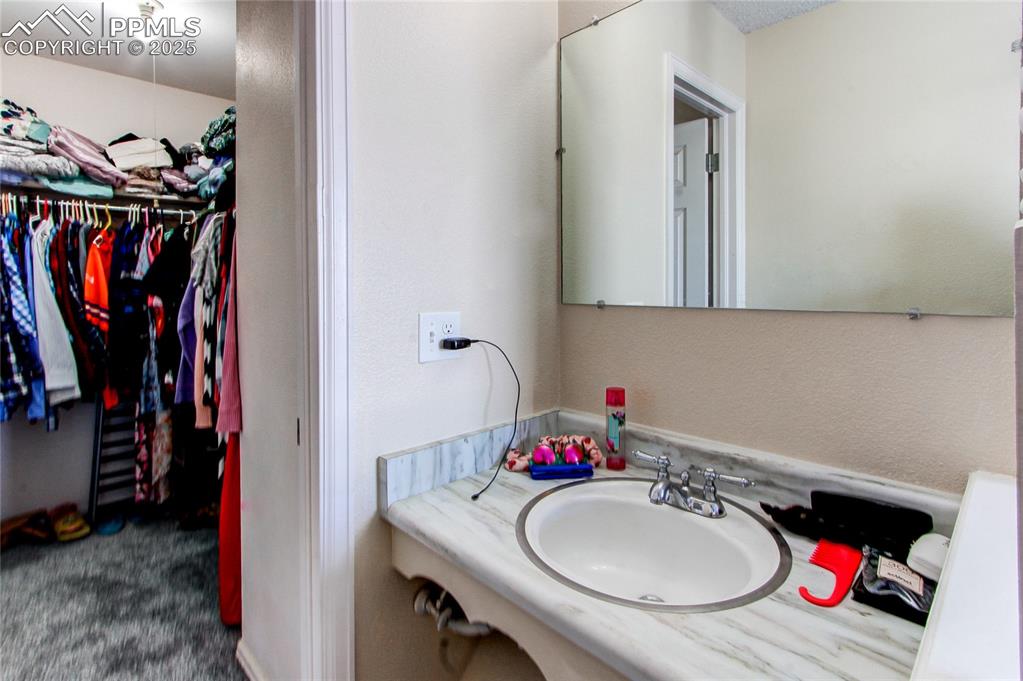 Image 13 of 36: Primary sink
