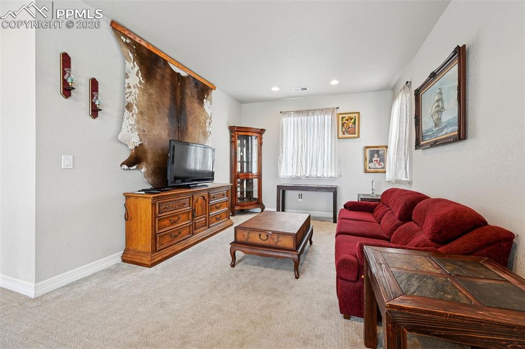 Image 25 of 48: Large loft for 2nd living room