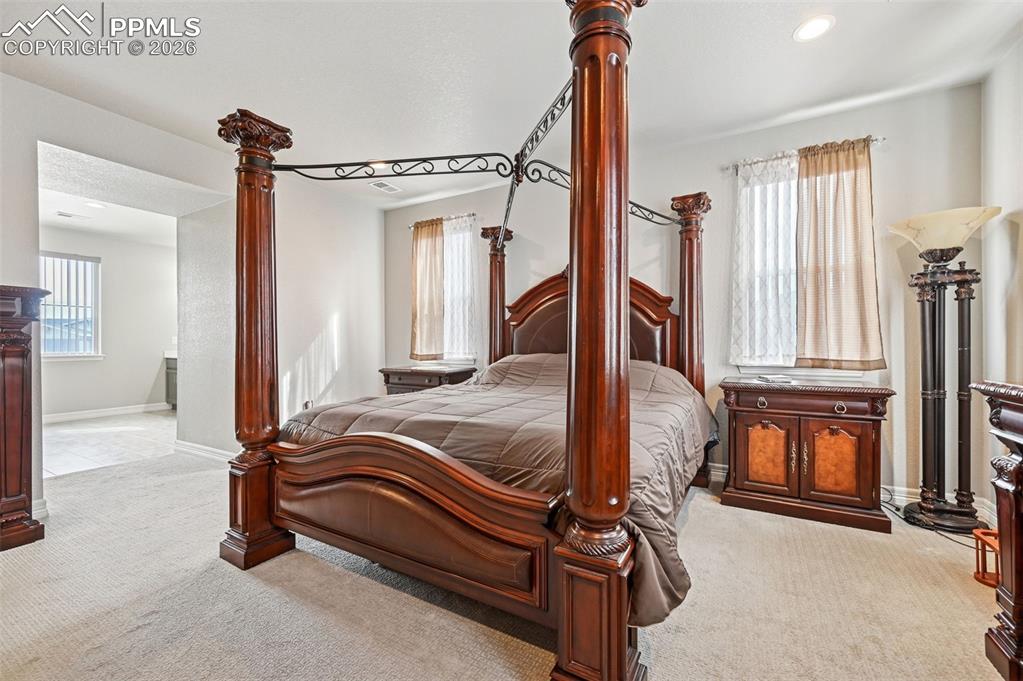 Image 26 of 48: Primary suite / ensuite