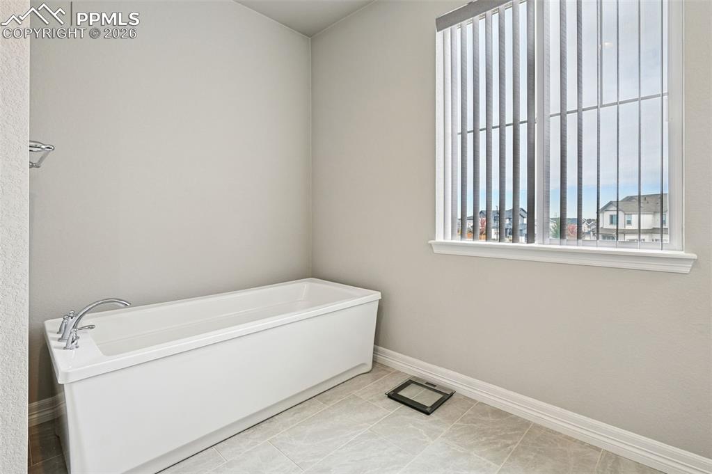 Image 29 of 48: Primary ensuite